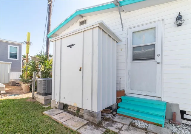 Photo 4 of Manufactured home for sale at 12507 Cortez Rd W #58, Cortez, FL 34215 | MLS# A4673244 | Listing updated on 2026-05-04