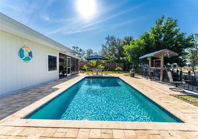 Photo 2 of Single family home for sale at 501 Canal Wy, Nokomis, FL 34275 | MLS# N6141670 | Listing updated on 2026-10-07