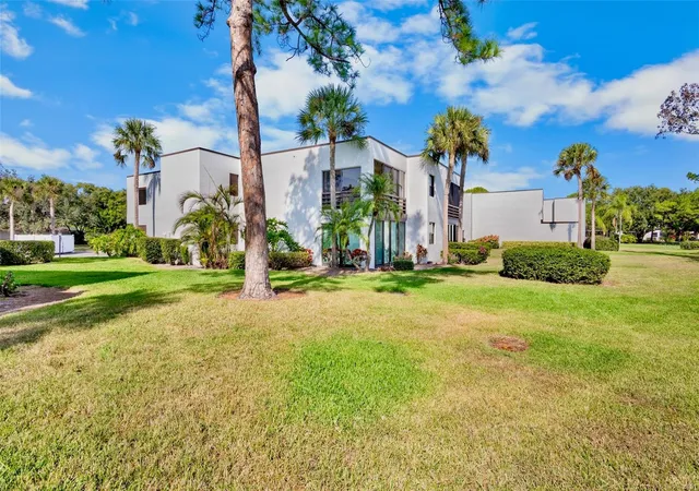 Photo 3 of Condo for sale at 3526 Richwood Link #48, Sarasota, FL 34235 | MLS# A4673384 | Listing updated on 2026-10-03