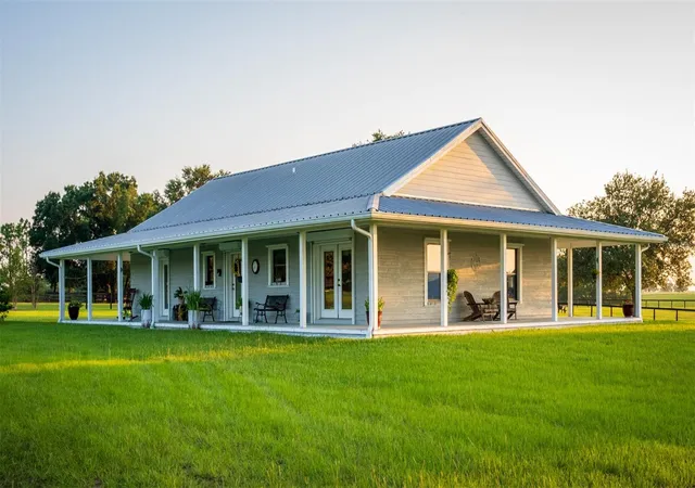 Homes for sale in Morriston, FL | 3650 Se 165th Ave, Morriston, FL 32668 | MLS# OM714240