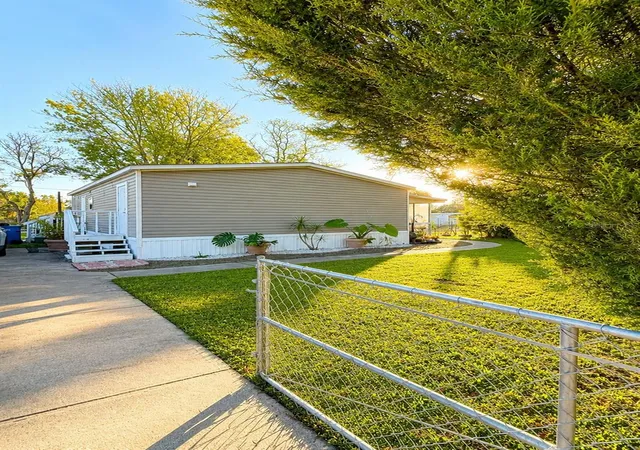 Photo 3 of Manufactured home for sale at 1111 Ave G, Ormond Beach, FL 32174 | MLS# FC314364 | Listing updated on 2026-09-03