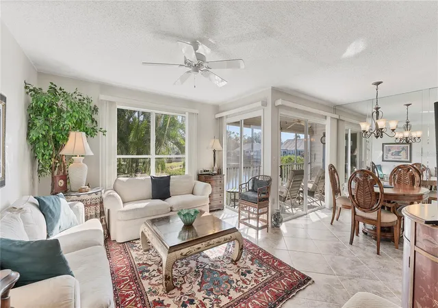 Listing Photo 4 - Condo for sale in building located at 983 Sandpiper Cir, BRADENTON, FL 34209