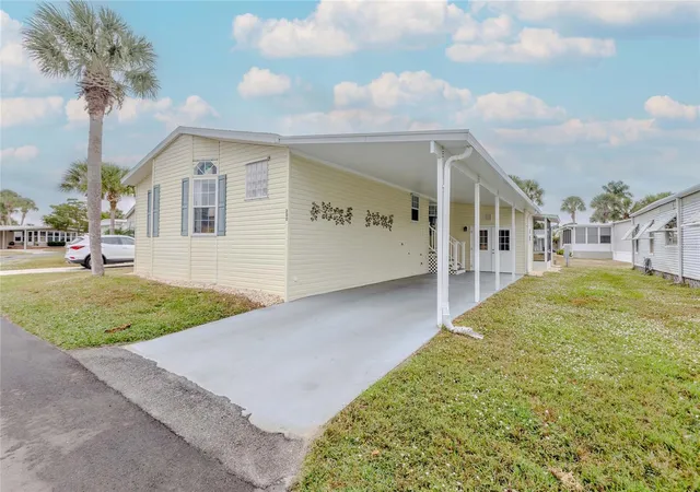 Photo 2 of Manufactured home for sale at 2100 Kings Hwy #200, Punta Gorda, FL 33980 | MLS# C7518339 | Listing updated on 2026-08-28