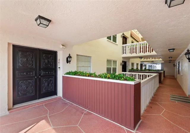 2nd image of 2900 Gulf Blvd, BELLEAIR BEACH, FL 33786