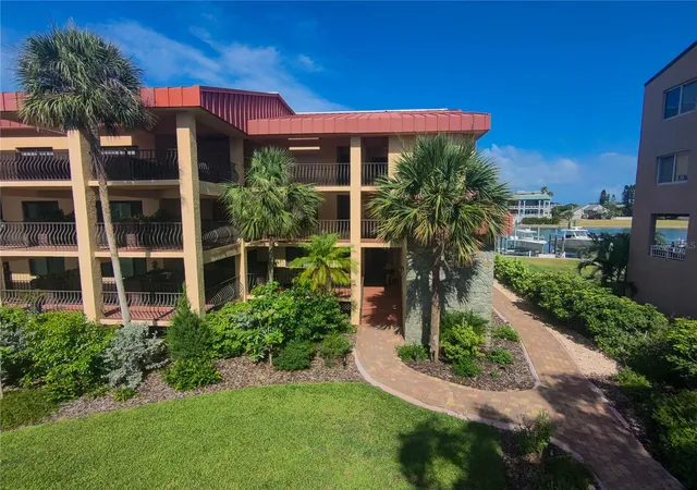 Listing Photo 4 - Condo for sale in building located at 1060 Pinellas Bayway S, TIERRA VERDE, FL 33715 - Unit #106
