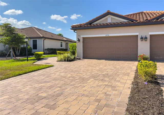 Photo 1 of Single family home for sale at 6250 Plateau Ct, Bradenton, FL 34203 | MLS# A4673488 | Listing updated on 2026-09-13