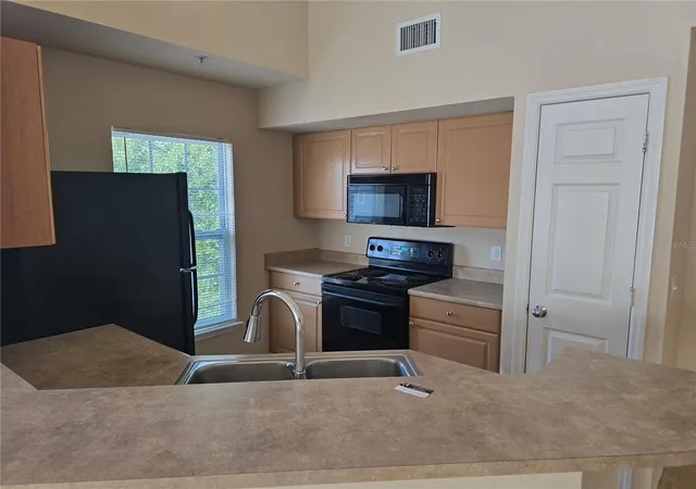 Listing Photo 3 - Condo for sale in building located at 5601 Rosehill Rd, Sarasota, FL 34233 - Unit #203