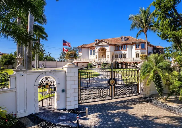 Photo 2 of Single family home for sale at 1310 S Lake Shore Dr, Sarasota, FL 34231 | MLS# A4673508 | Listing updated on 2026-09-08