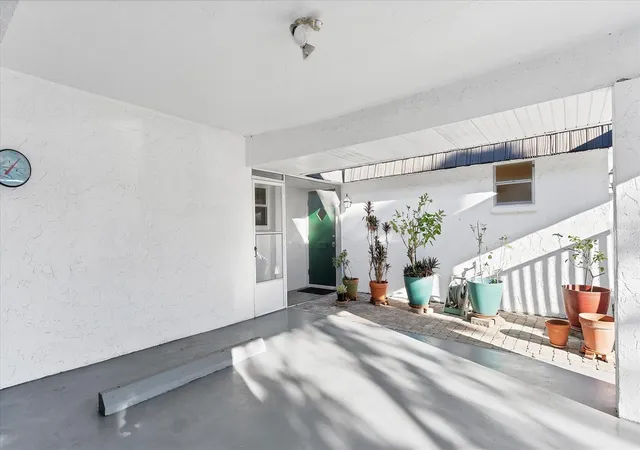 4th image of 3823 Gln Oaks Dr E, SARASOTA, FL 34232