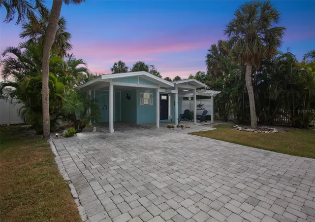 3rd image of 5803 Imperiore Ave, Holmes Beach, FL 34217 | MLS# A4673548