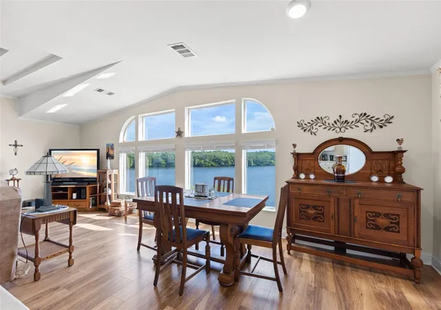 Photo 3 of Manufactured home for sale at 7013 Mount Piney Rd Ne #724, Saint Petersburg, FL 33702 | MLS# TB8452130 | Listing updated on 2026-05-30