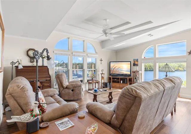 Photo 3 of Manufactured home for sale at 7013 Mount Piney Rd NE #724, Saint Petersburg, FL 33702 | MLS# TB8452130 | Listing updated on 2026-05-30