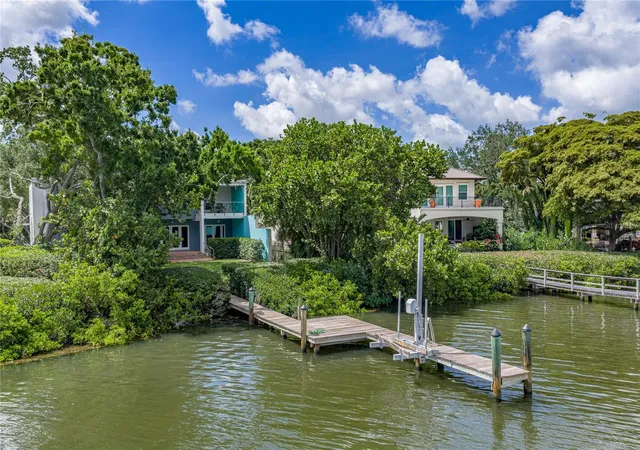 Photo 4 of Single family home for sale at 838 Monterey Blvd NE, Saint Petersburg, FL 33704 | MLS# TB8452164 | Listing updated on 2026-09-15