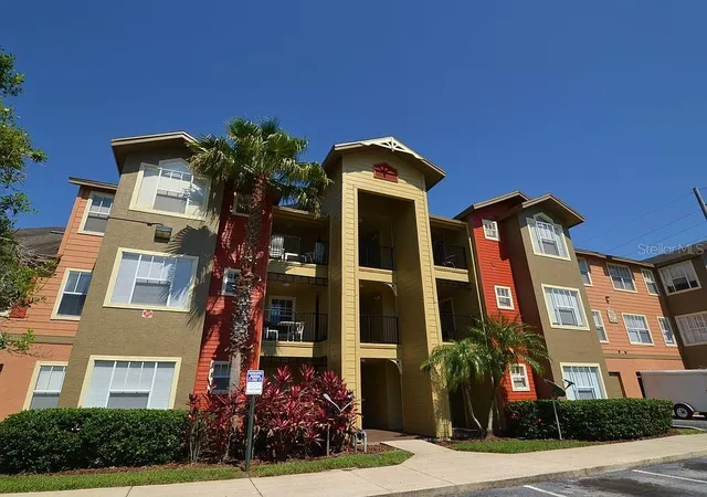 Listing Photo 1 - Condo for sale in building located at 2216 Grand Cayman Ct, KISSIMMEE, FL 34741 - Unit #1425