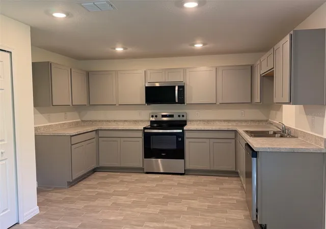 Photo 2 of Single family home for sale at 904 Hudson Valley Dr, Kissimmee, FL 34759 | MLS# C7518445 | Listing updated on 2026-10-20