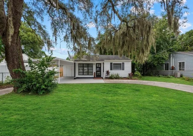Photo 1 of Single family home for sale at 305 E Bougainvillea Ave, Tampa, FL 33612 | MLS# S5139421 | Listing updated on 2026-10-17