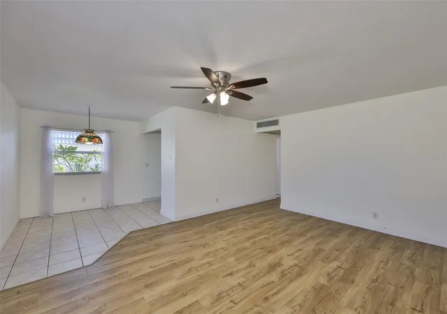 Photo 4 of House for sale at 1811 Bedford Ln #153, Sun City Center, FL 33573 | MLS# TB8452497 | Listing updated on 2026-10-07