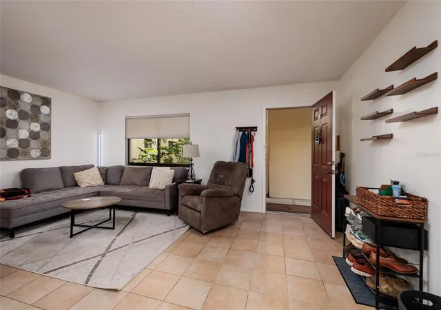 4th image of 11708 Raintree Vlg Blvd, TEMPLE TERRACE, FL 33617