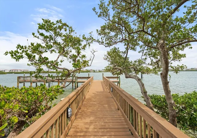 Listing Photo 2 - Condo for sale in building located at 1260 Dolphin Bay Wy, Sarasota, FL 34242 - Unit #404