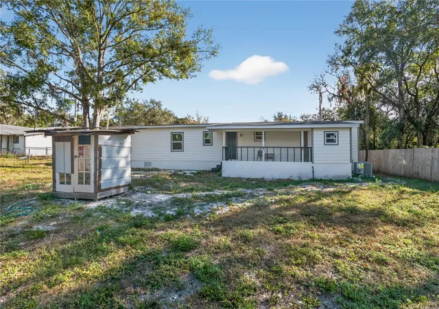Photo 3 of Single family home for sale at 40415 Country Rd, Eustis, FL 32736 | MLS# O6364177 | Listing updated on 2026-03-24