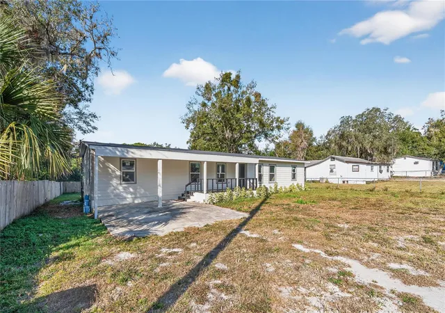 Photo 3 of Single family home for sale at 40415 Country Rd, Eustis, FL 32736 | MLS# O6364177 | Listing updated on 2026-10-10