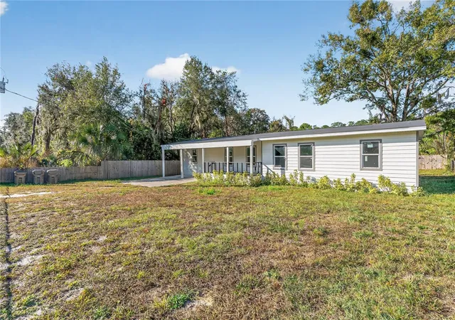 Photo 4 of Single family home for sale at 40415 Country Rd, Eustis, FL 32736 | MLS# O6364177 | Listing updated on 2026-10-10