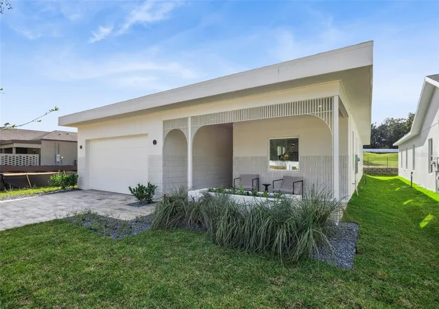 Photo 1 of Single family home for sale at 438 Skyfield Ct, Lady Lake, FL 32159 | MLS# G5105094 | Listing updated on 2026-10-08