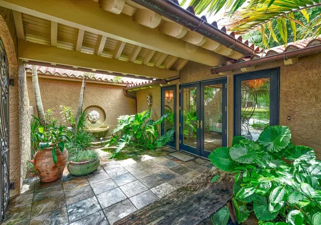 Photo 1 of Sale Pending at 808 Brightwaters Blvd Ne, Saint Petersburg, FL 33704 | MLS# TB8452744 | Listing updated on 2026-04-14