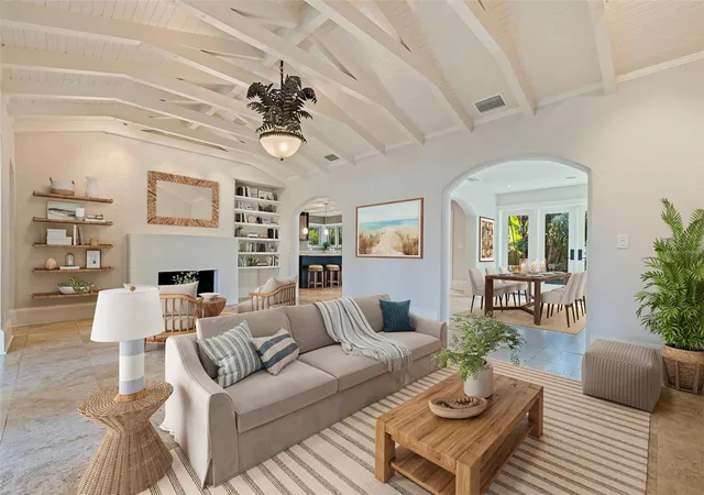 Photo 3 of Sale Pending at 808 Brightwaters Blvd NE, Saint Petersburg, FL 33704 | MLS# TB8452744 | Listing updated on 2026-04-14