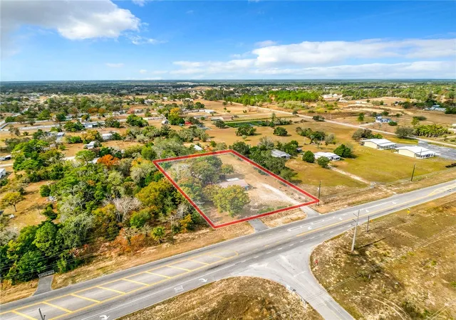 Photo 2 of Single family home for sale at 9421 Sunshine Grv Rd, Brooksville, FL 34613 | MLS# W7881140 | Listing updated on 2026-06-01