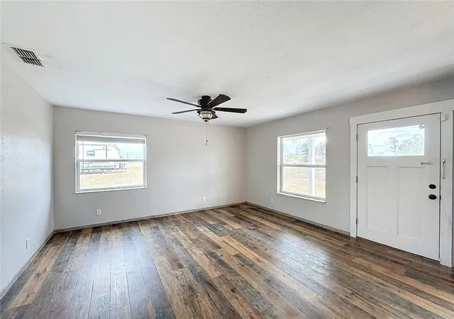 Photo 5 of Single family home for sale at 9421 Sunshine Grv Rd, Brooksville, FL 34613 | MLS# W7881140 | Listing updated on 2026-06-01