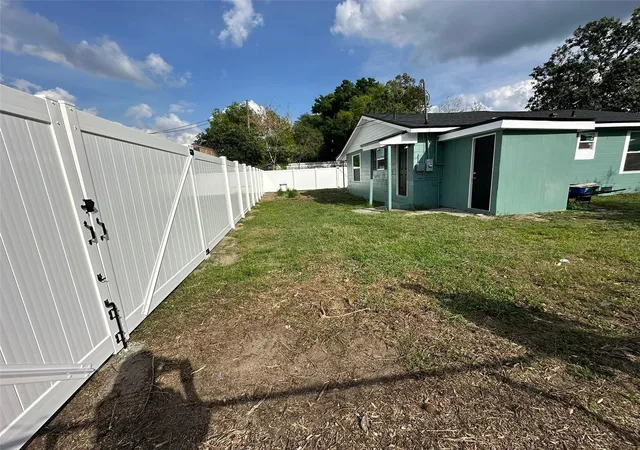 3rd image of 2015 Laurel St, Bartow, FL 33830 | MLS# O6364455