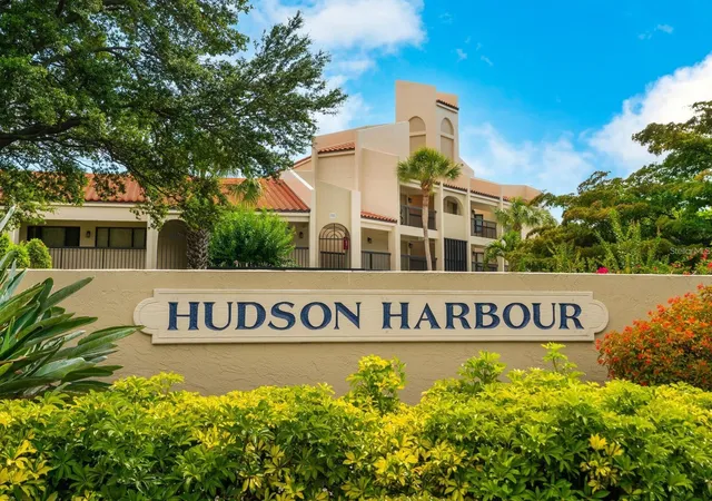 3rd image of 800 Hudson Ave, Sarasota, FL 34236