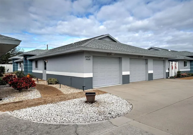 Listing Photo 4 - Condo for sale in building located at 6527 Hamlet Dr, ENGLEWOOD, FL 34224 - Unit #26B