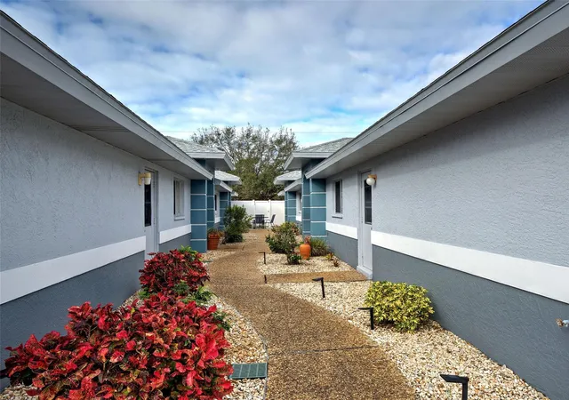 Listing Photo 5 - Condo for sale in building located at 6527 Hamlet Dr, ENGLEWOOD, FL 34224 - Unit #26B