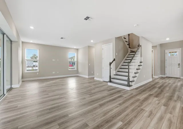 Photo 3 of Single family home for sale at 3328 Lumber Fls Dr, Plant City, FL 33565 | MLS# TB8452970 | Listing updated on 2026-10-10
