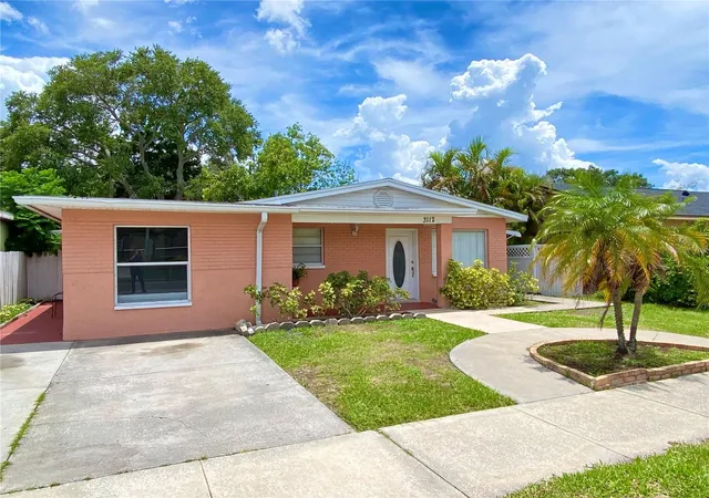 Homes for sale in Tampa, FL | 3112 W Tampa Bay Blvd, Tampa, FL 33607 | MLS# TB8453059