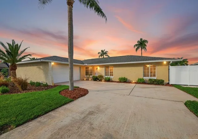 Photo 1 of Single family home for sale at 1963 Tanglewood Dr NE, Saint Petersburg, FL 33702 | MLS# TB8453154 | Listing updated on 2026-10-23