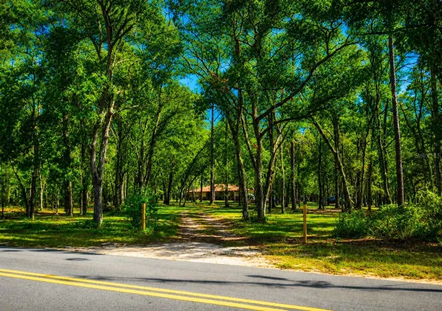 Photo 2 of Single family home for sale at 37600 Rolling Acres Rd, Lady Lake, FL 32159 | MLS# O6364705 | Listing updated on 2026-09-23