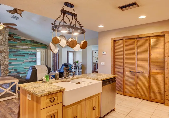 5th image of 1765 E Cr 462, Wildwood, FL 34785 | MLS# G5105156