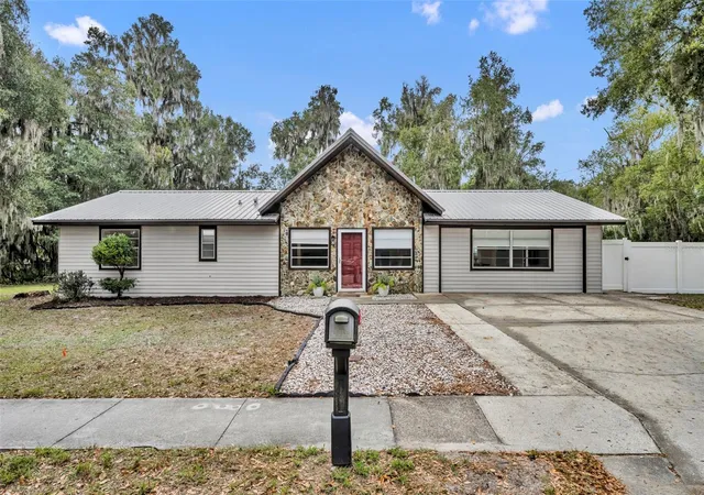 Photo 1 of Single family home for sale at 1240 W Voorhis Ave, Deland, FL 32720 | MLS# O6364812 | Listing updated on 2026-10-01