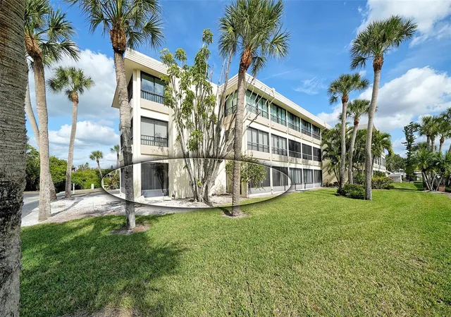 Photo 4 of Condo for sale at 101 Whispering Sands Dr #107, Sarasota, FL 34242 | MLS# A4674069 | Listing updated on 2026-10-15