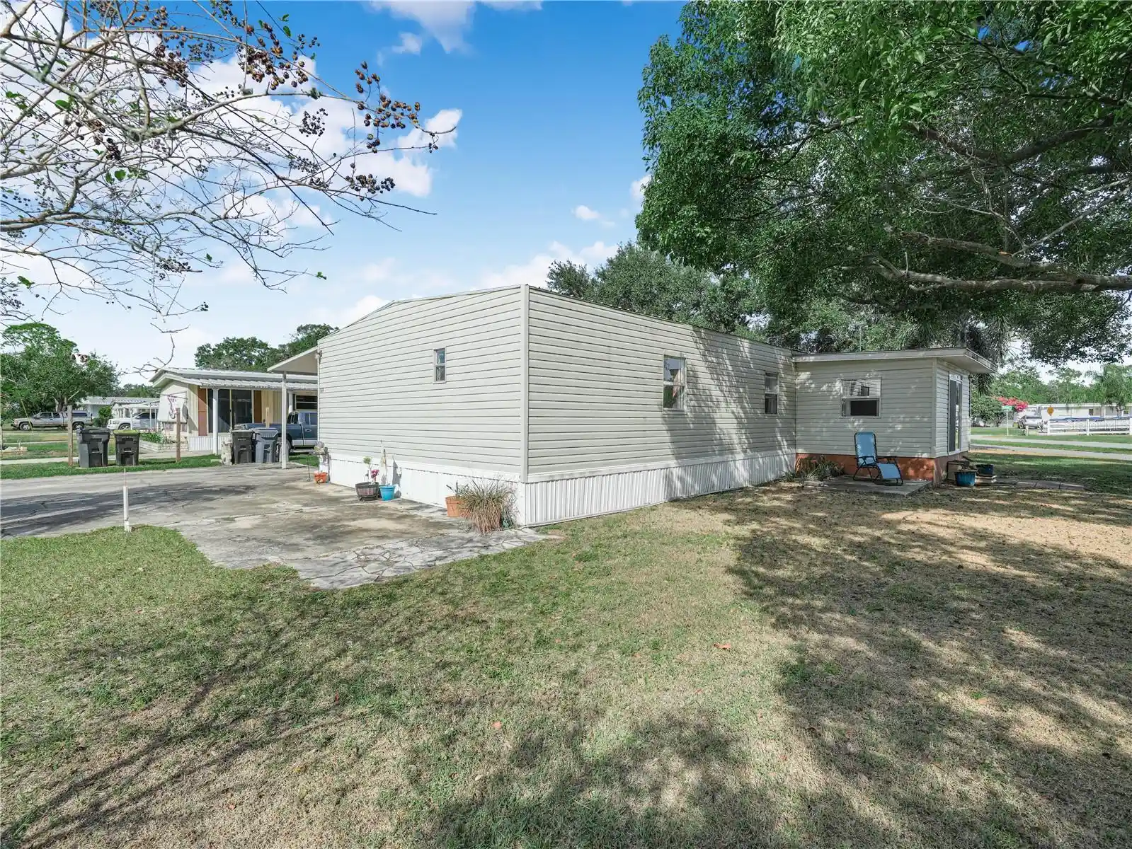 Listing Photo 2 - Condo for sale in 319 1st Ave N located at 319 1st Ave N, LAKE WALES, FL 32250 - Unit 319 1st Avenue N