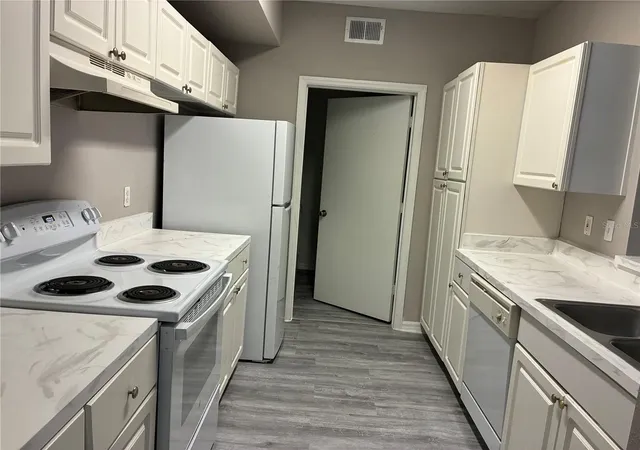 Photo 3 of Condo for sale at 5572 Metrowest Blvd #209, Orlando, FL 32811 | MLS# O6364993 | Listing updated on 2026-10-10