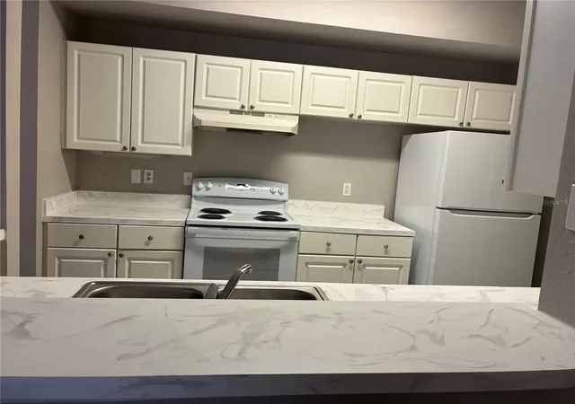 Photo 3 of Condo for sale at 5572 Metrowest Blvd #209, Orlando, FL 32811 | MLS# O6364993 | Listing updated on 2026-10-10