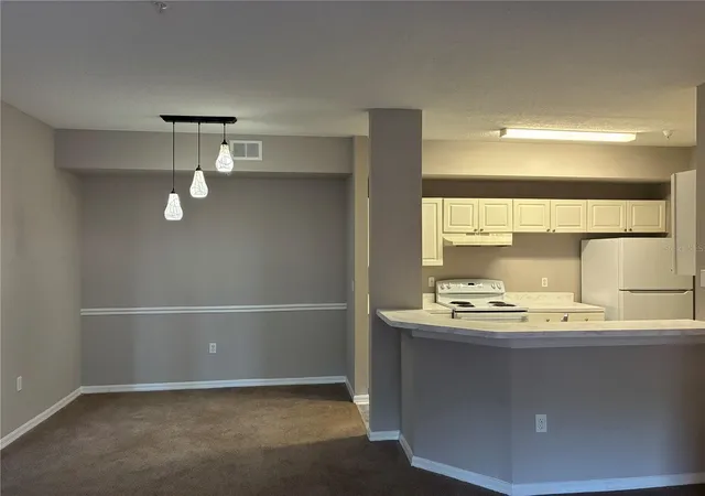 Photo 4 of Condo for sale at 5572 Metrowest Blvd #209, Orlando, FL 32811 | MLS# O6364993 | Listing updated on 2026-10-10