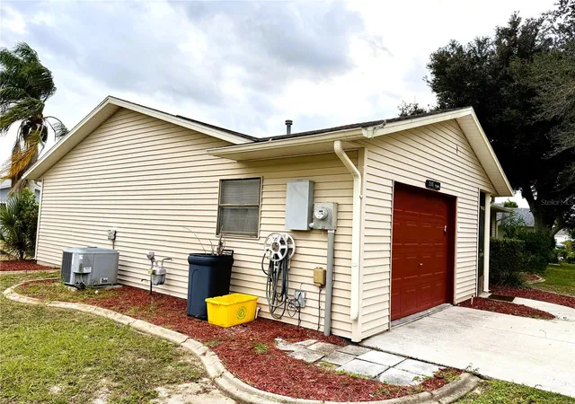 Photo 3 of Condo for sale at 2105 Greenlaw Ct #2105, Leesburg, FL 34788 | MLS# S5139750 | Listing updated on 2026-09-17