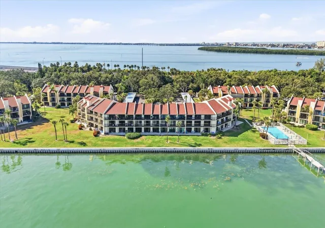 3rd image of 7520 Sunshine Skyway Ln S #T19, Saint Petersburg, FL 33711 | MLS# TB8453940