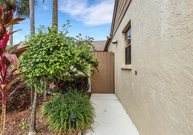 Photo 3 of Condo for sale at 3441 Beekman Pl #40, Sarasota, FL 34235 | MLS# A4674297 | Listing updated on 2026-07-10