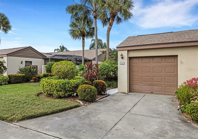 Photo 2 of Condo for sale at 3441 Beekman Pl #40, Sarasota, FL 34235 | MLS# A4674297 | Listing updated on 2026-07-10